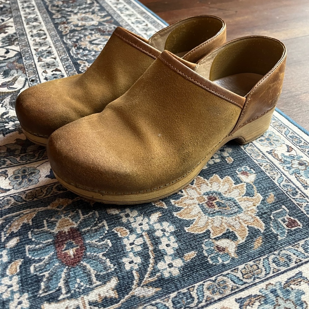 Dansko Brenna Suede Clogs size 39